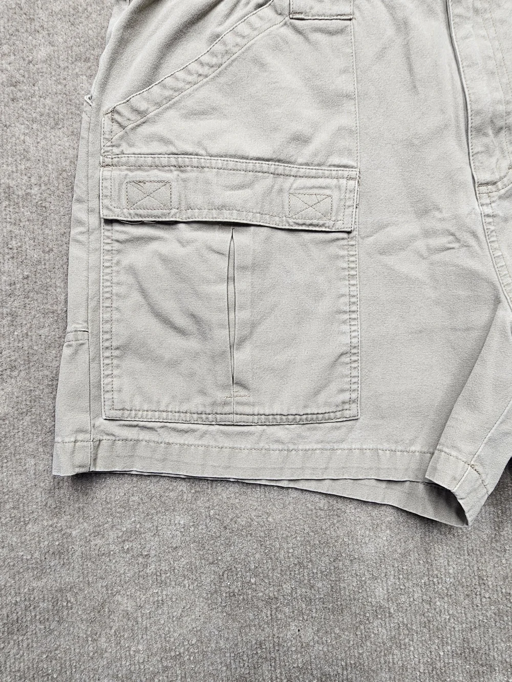 Y2K Cabela’s Men’s Cargo Shorts Size 40 Khaki Short Inseam Elastic Waist